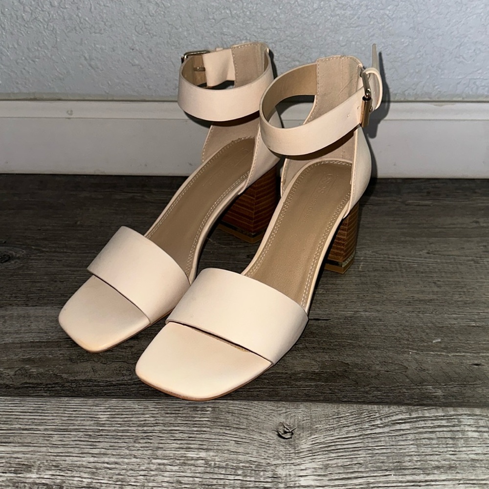 Nude block heel sandal